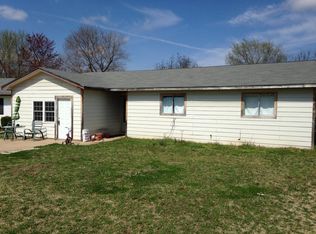 411 E 5th Pl, Grove, OK 74344