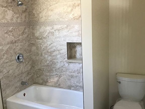 4th image of 13604 Bloomfield Ave
