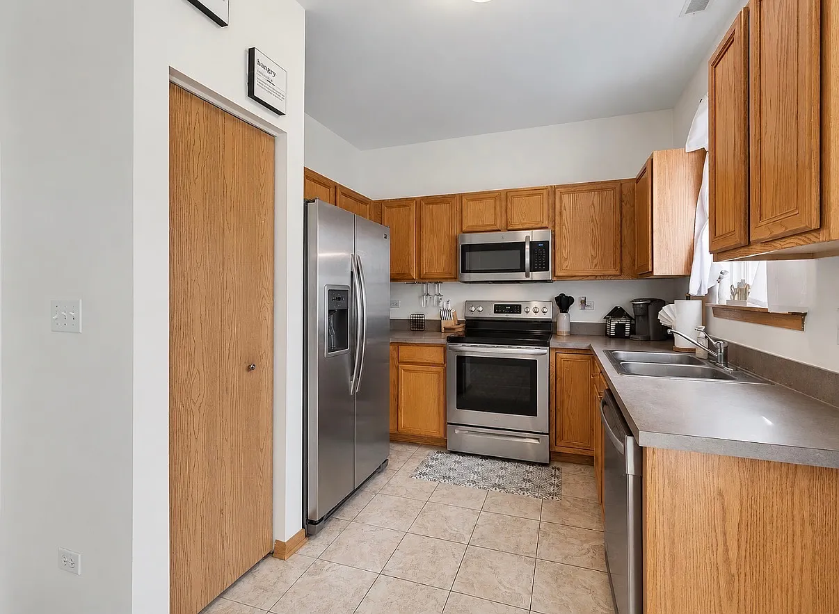 2 bed, 1300 sqft, $2,450 — Photo 4