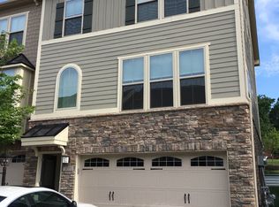 877 Beacon Ln, Pittsburgh, PA 15237