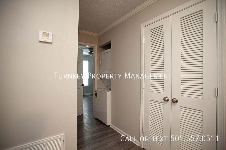 9101 N Rodney Unit 9 — Photo 2