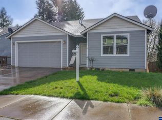 385 NW 6th St, Willamina, OR 97396