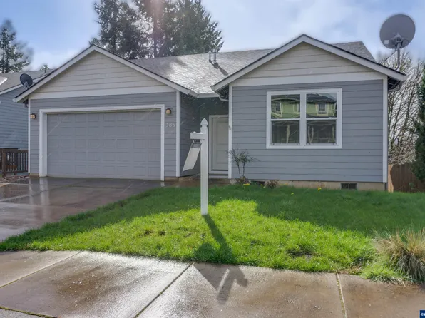 385 NW 6th St, Willamina, OR 97396