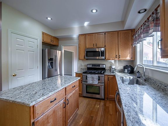 5th image of 10054 Somerset Dr