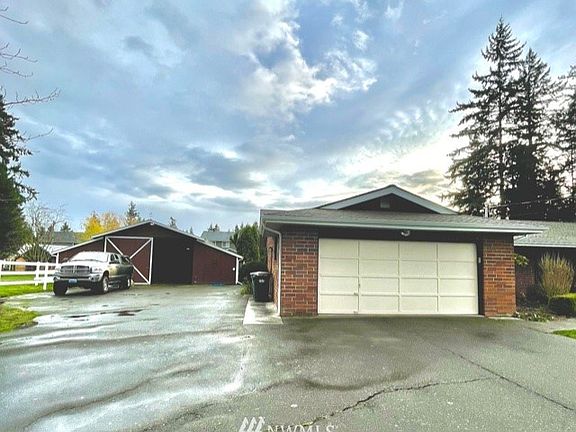 2nd image of 2118 172nd St E