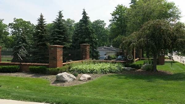 2nd image of 468 Fox Hills Dr S APT 8