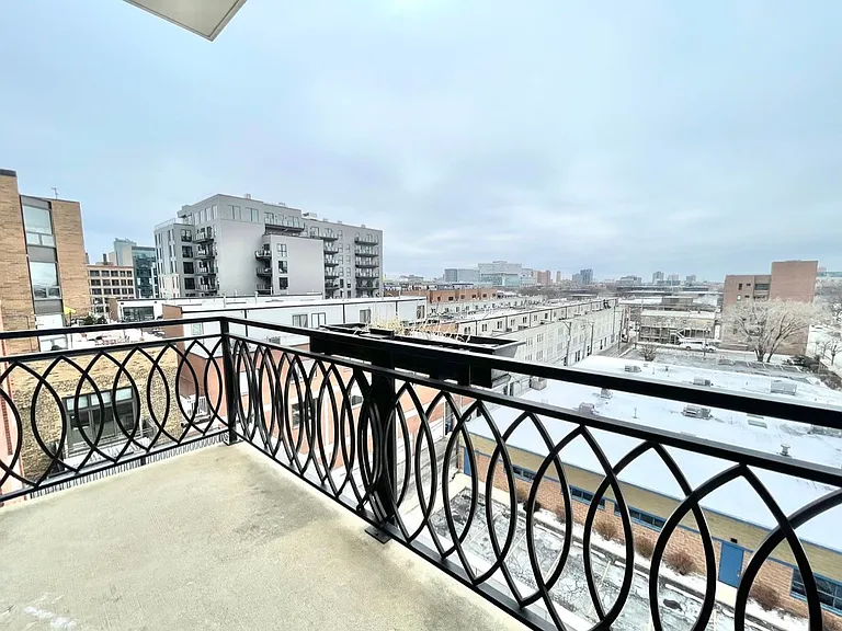 1201 W Adams St #611 — Photo 5