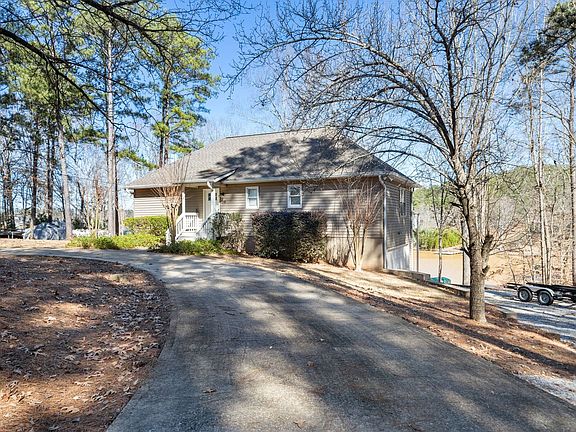 3rd image of 108 Horseshoe Cir