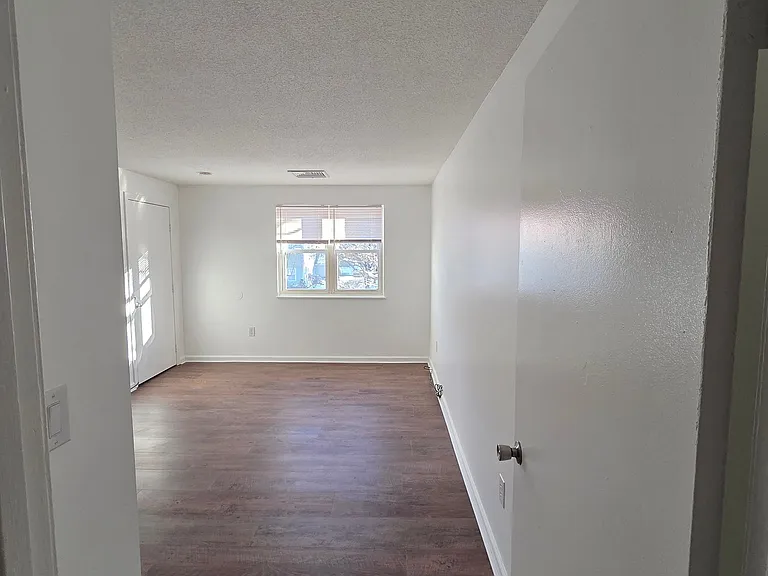 10 Longworth Ave — Photo 10