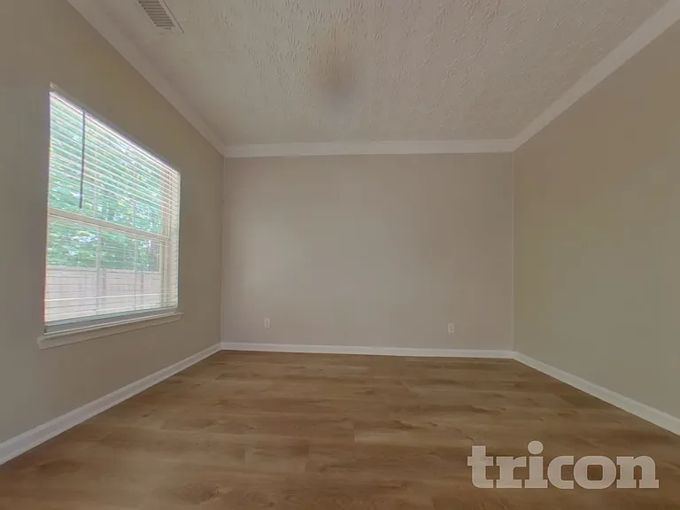 411 Clearstream Ln — Photo 2