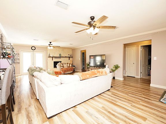 5th image of 606 Powell Dr NE