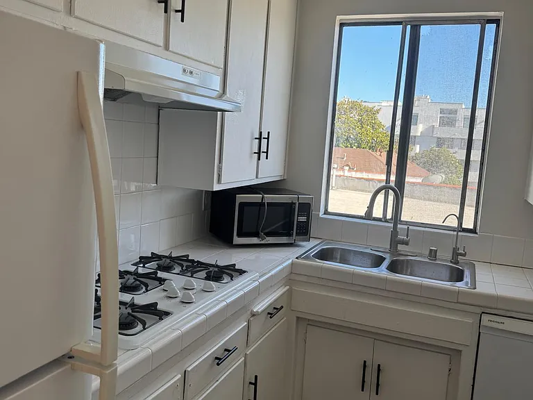 217 S Arnaz Dr #304 — Photo 4