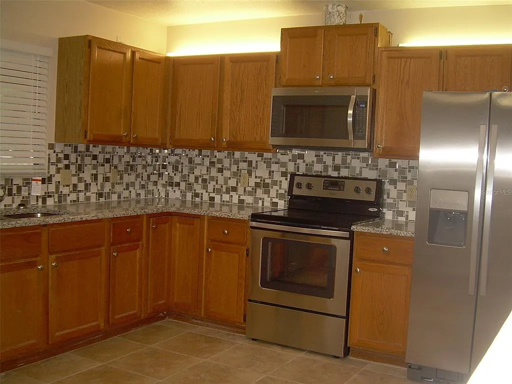 3 bed, 2.0 bath, 1532 sqft, $2,095 — Photo 3