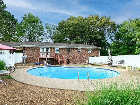 4th image of 740 Tyree Rd