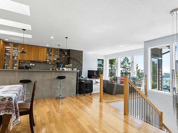 5th image of 570 Cumberland Pl