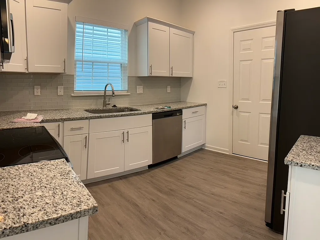 3 bed, 2.5 bath, 1200 sqft, $1,995 — Photo 4