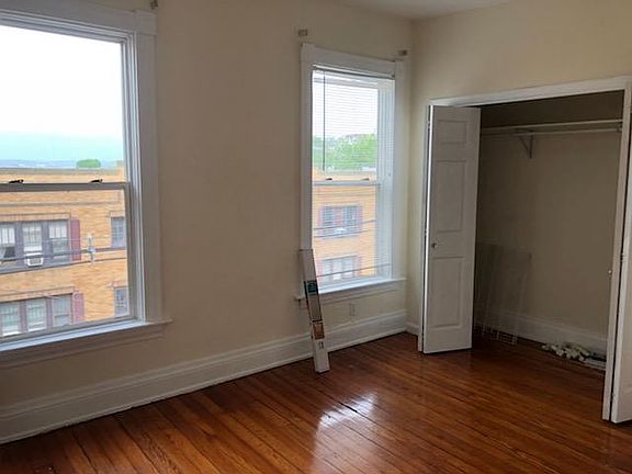 3rd image of 1240 Elsinore Ave #1