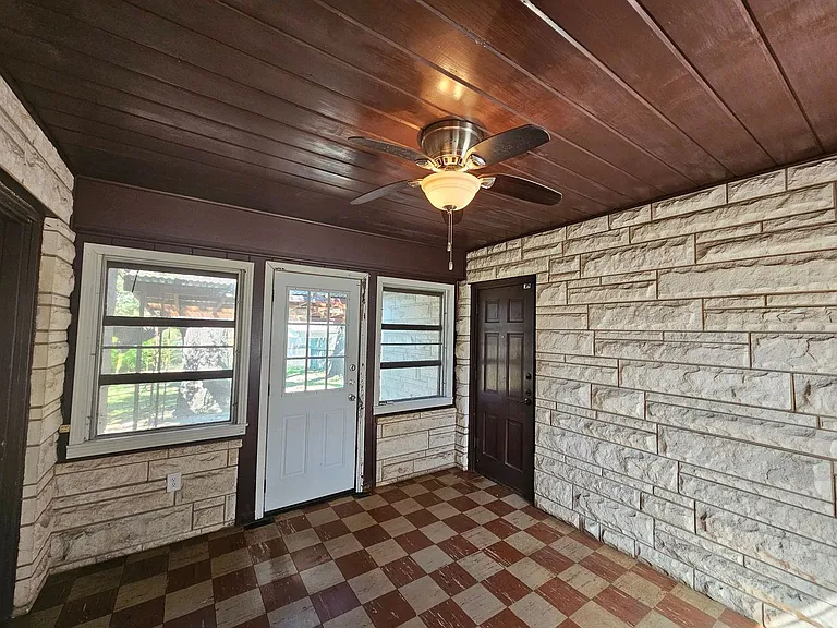 1506 Live Oak Dr — Photo 15