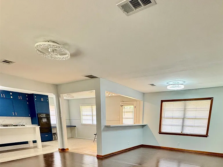 1701 Gillette St — Photo 8