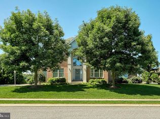 210 Ridgefield Dr, York, PA 17403