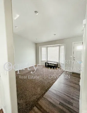 3 bed, 2.5 bath, 2043 sqft, $2,300 — Photo 3