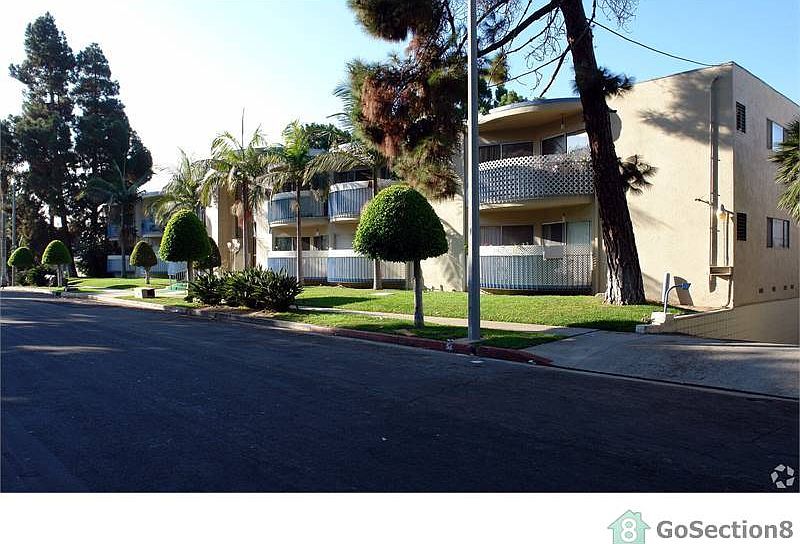 1st image of 850 Victor Ave #28