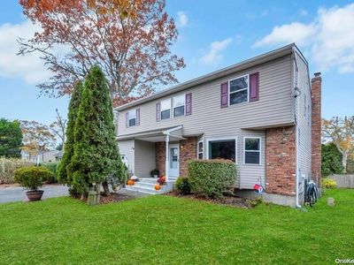 42 Burney Boulevard, Mastic, NY, 11950