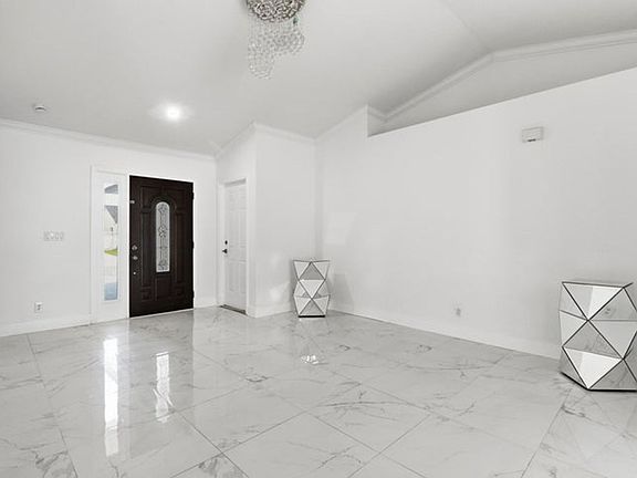 5th image of 105 Vanessa St
