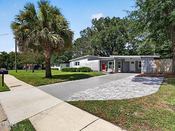 3rd image of 1215 LE BRUN Drive