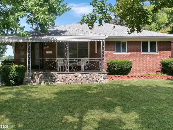1700 Hampton Rd, Mount Clemens, MI 48043