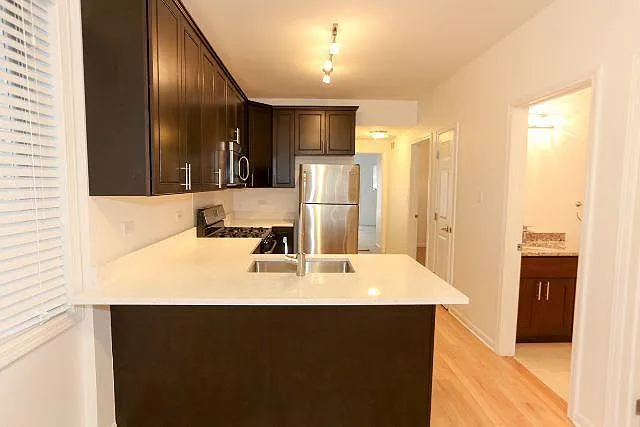 1543 W Walton St #1 — Photo 2