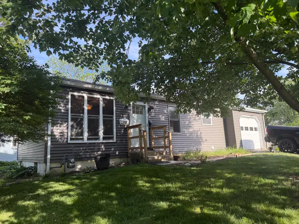 102 Northview Dr, Valparaiso, IN 46383