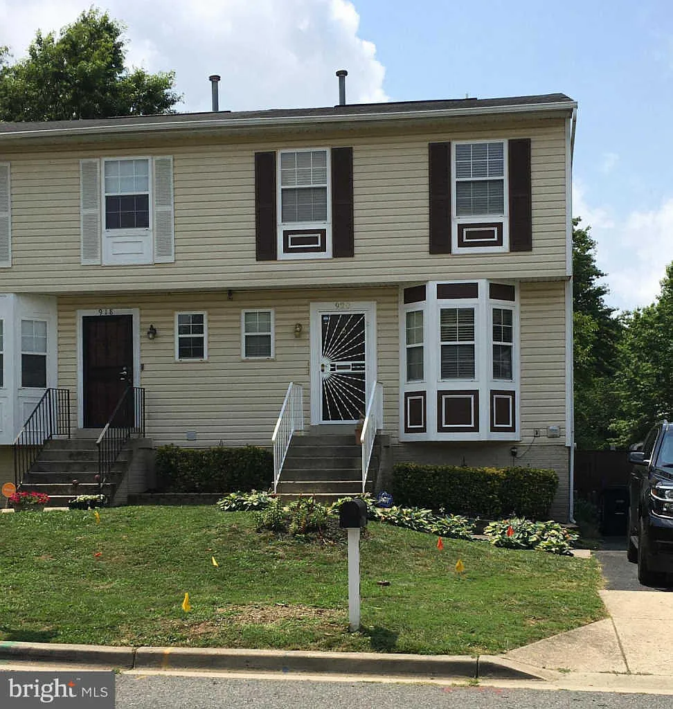 920 Sharma St photo 1
