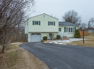 32 Cumberland Rd, Fishkill, NY 12524