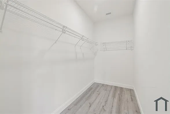 827 Carpenter St E — Photo 14