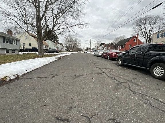 4th image of 40 Mathewson Ave