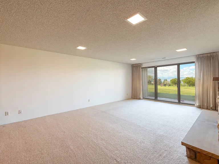 1038 S Oak Hills Way — Photo 30