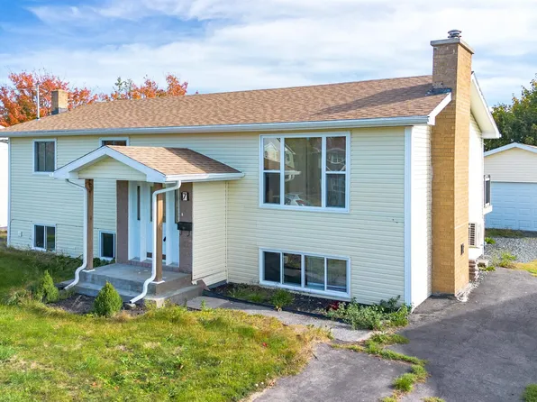 7 Thistle Dr, North Sydney, NS B2A 3R2