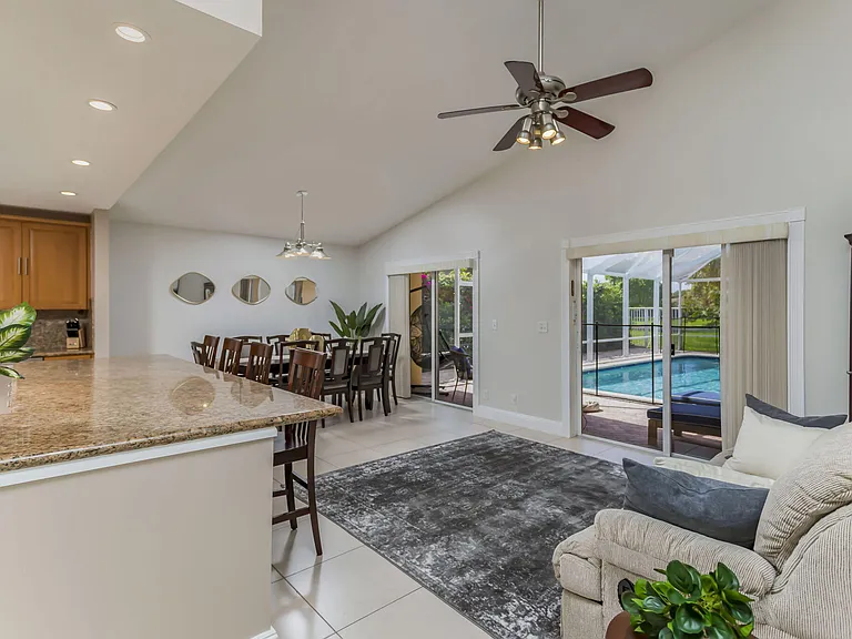 7572 Silver Woods Ct — Photo 6