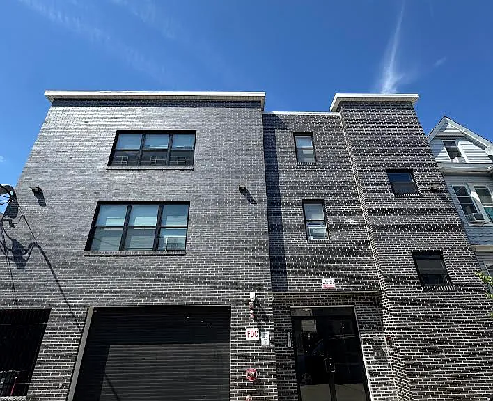 133 Pearl St — Photo 1