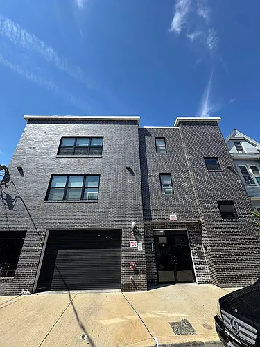 133 Pearl St Photo 1