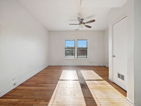 5th image of 2950 W Montrose Ave #2