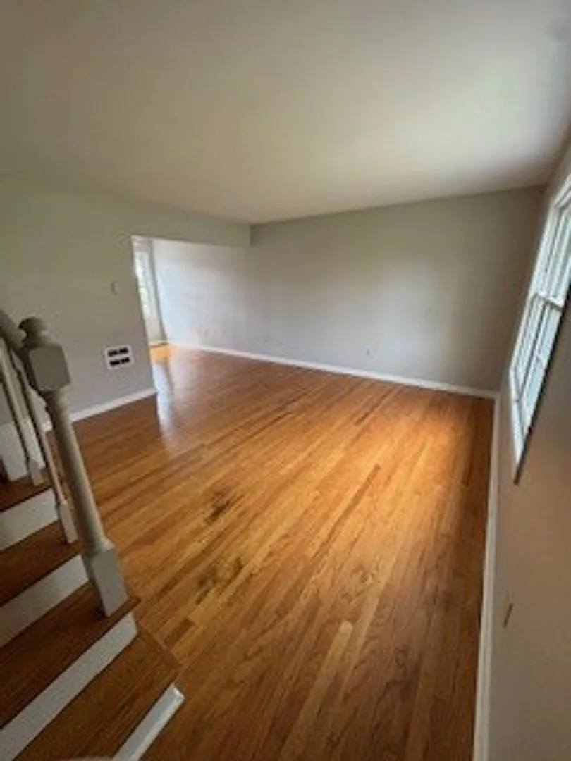 700 Skyline Cir — Photo 3