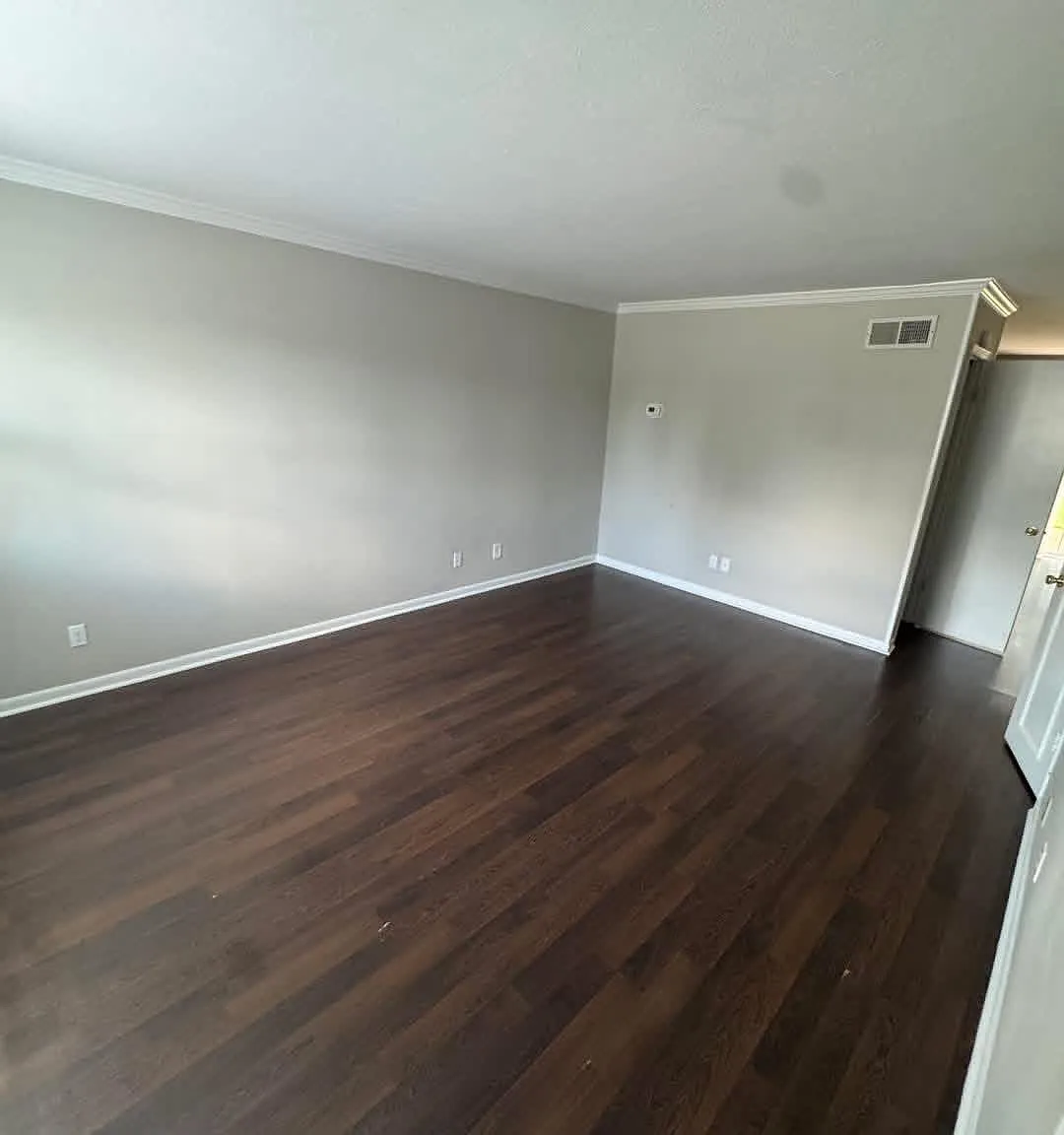 2 bed, 1.5 bath, 1120 sqft, $950 — Photo 2