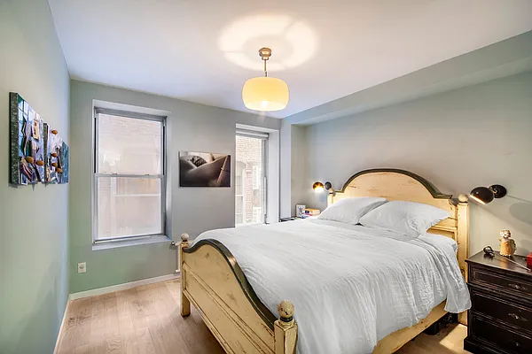 Sold by Warburg | media 6