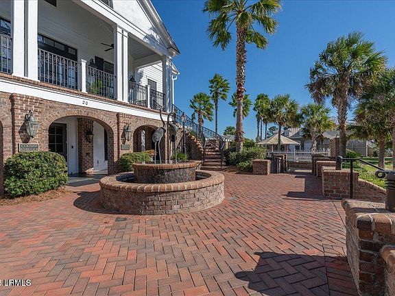 3rd image of 2 Woodland Ridge Cir