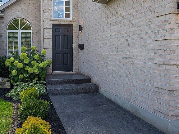 4th image of 1075 Blackmaple Ct