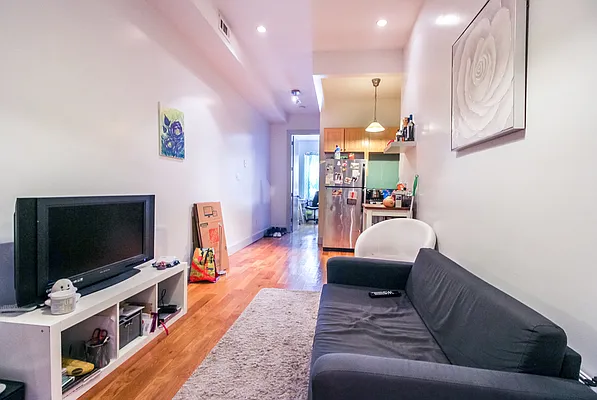 Rented by RENTBK LLC | media 4