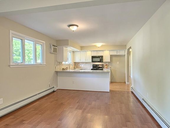 5th image of 13 Woodland Cir