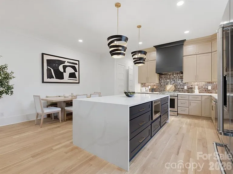 431 W Peterson Dr — Photo 7